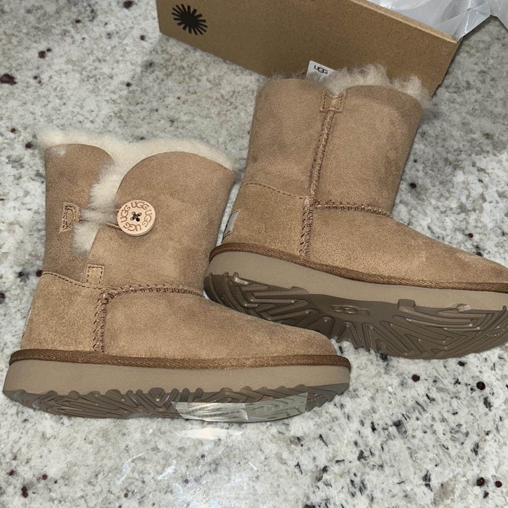 Bailey Button II Boot - Picture 8 of 9